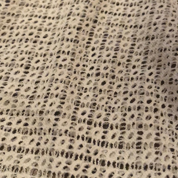 White U-neck - Picture 3 of 3